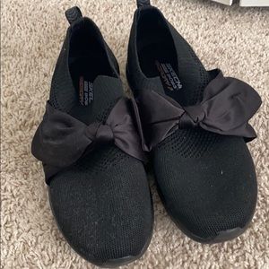 Skechers Size 6 bow slip on shoes